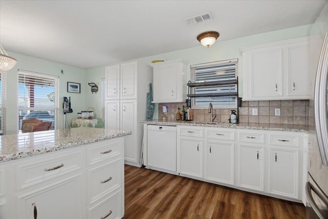 56 Tarpon Street, Bayou Vista, TX 77563