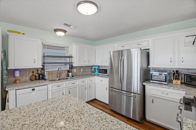 56 Tarpon Street, Bayou Vista, TX 77563