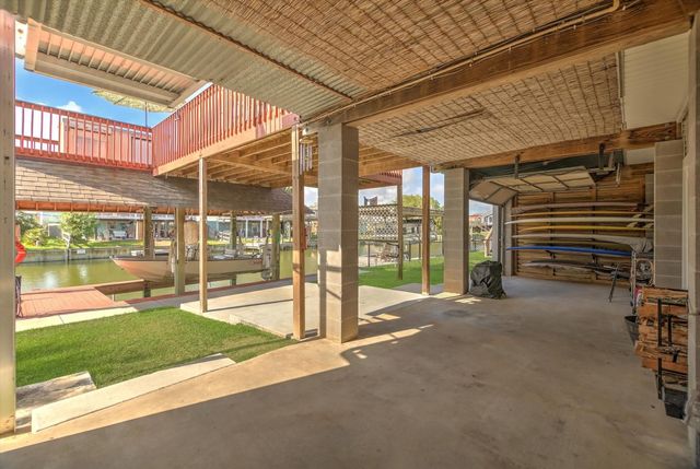 56 Tarpon Street, Bayou Vista, TX 77563