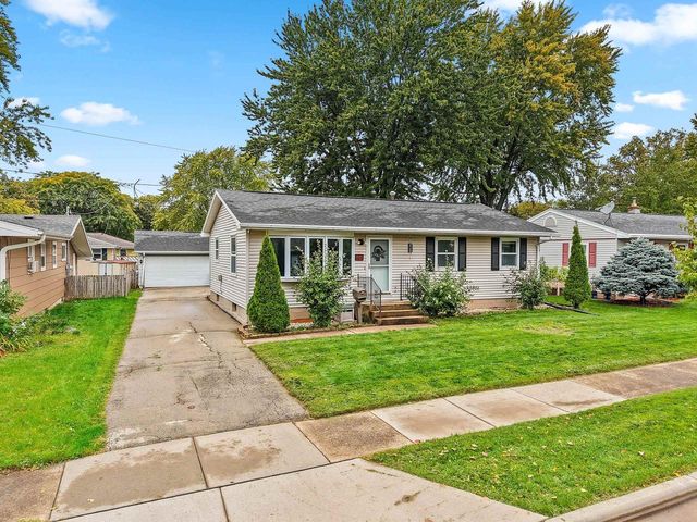 111 N MEADOW STREET, Oshkosh, WI 54902