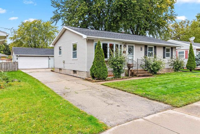 111 N MEADOW STREET, Oshkosh, WI 54902