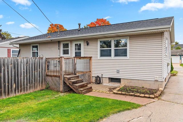 111 N MEADOW STREET, Oshkosh, WI 54902