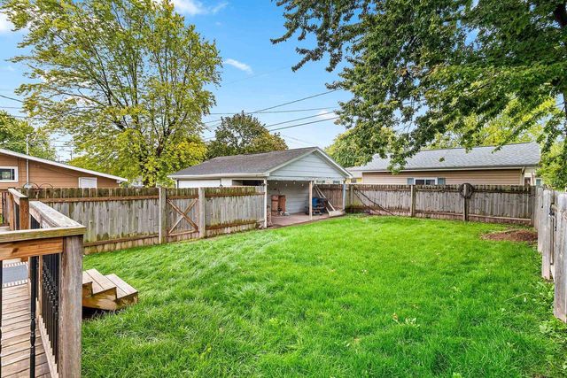111 N MEADOW STREET, Oshkosh, WI 54902
