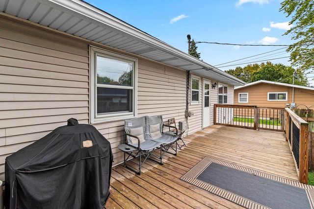 111 N MEADOW STREET, Oshkosh, WI 54902