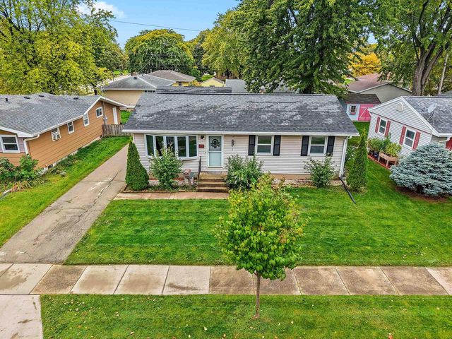 111 N MEADOW STREET, Oshkosh, WI 54902