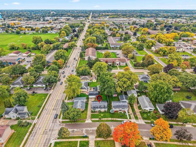 111 N MEADOW STREET, Oshkosh, WI 54902