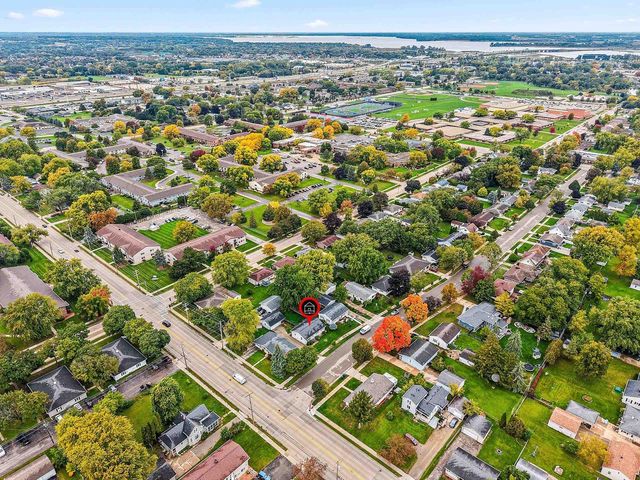 111 N MEADOW STREET, Oshkosh, WI 54902