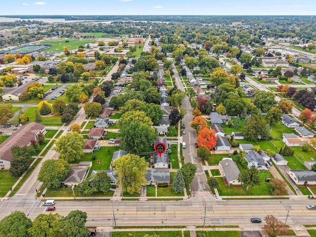 111 N MEADOW STREET, Oshkosh, WI 54902