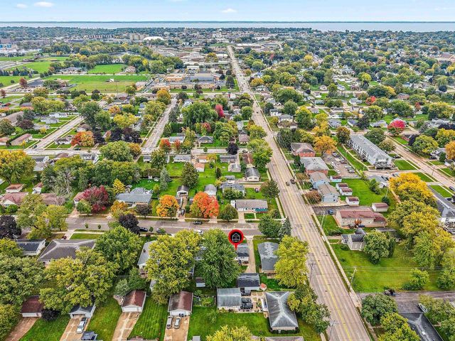 111 N MEADOW STREET, Oshkosh, WI 54902