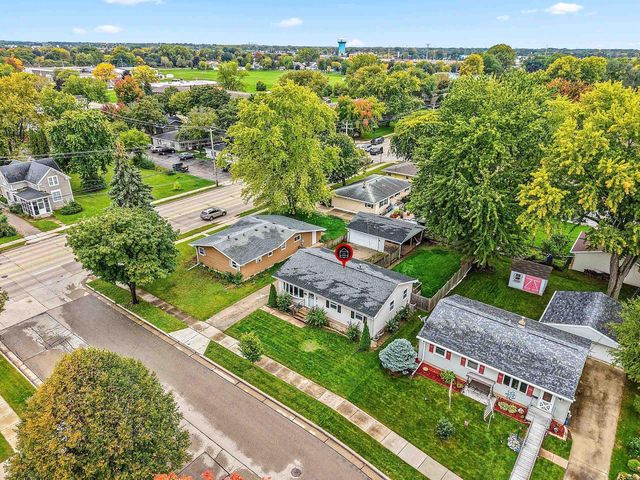 111 N MEADOW STREET, Oshkosh, WI 54902