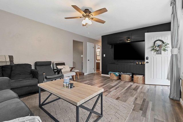 111 N MEADOW STREET, Oshkosh, WI 54902
