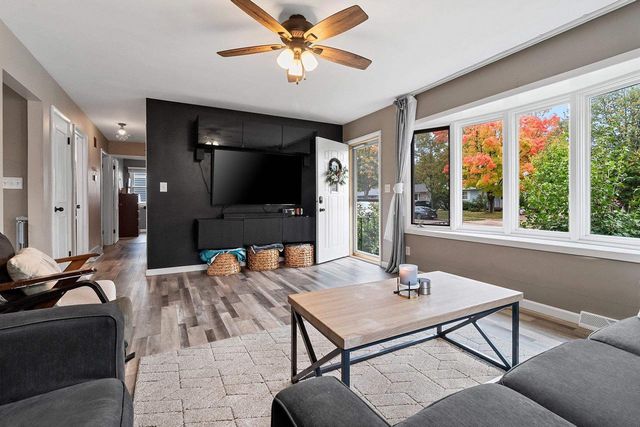 111 N MEADOW STREET, Oshkosh, WI 54902