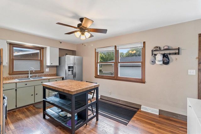 111 N MEADOW STREET, Oshkosh, WI 54902