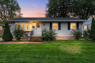 111 N MEADOW STREET, Oshkosh, WI 54902