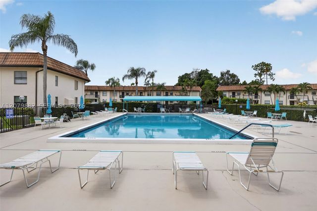 4626 Lucerne Lakes Blvd E 202, Lake Worth, FL 33467