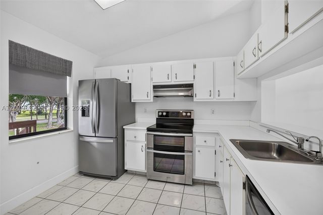 4626 Lucerne Lakes Blvd E 202, Lake Worth, FL 33467