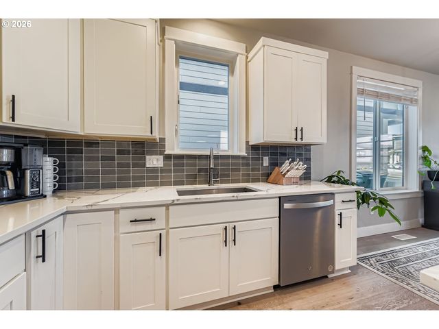 1106 Sw DOTTIE Ct, Troutdale, OR 97060