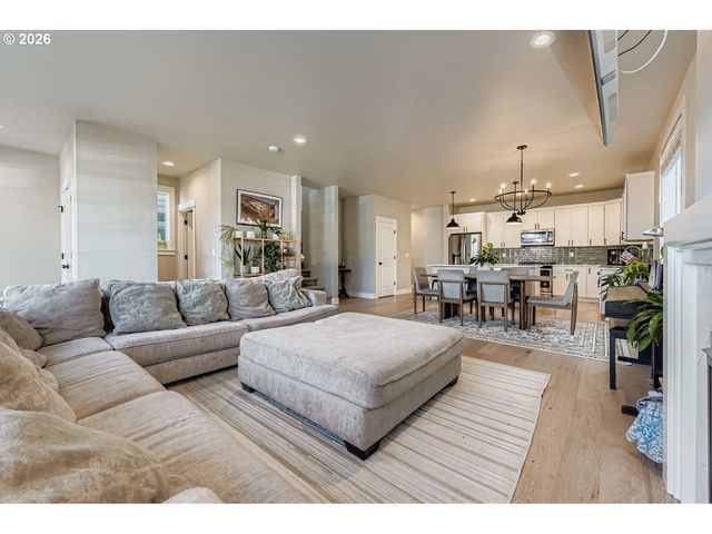 1106 Sw DOTTIE Ct, Troutdale, OR 97060