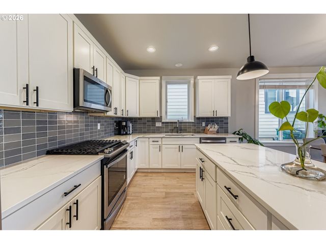 1106 Sw DOTTIE Ct, Troutdale, OR 97060