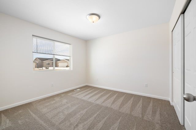 2525 Ivory St, Minot, ND 58703