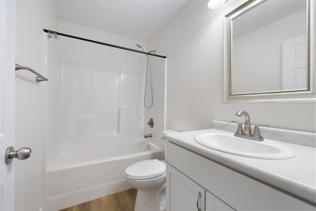 2525 Ivory St, Minot, ND 58703