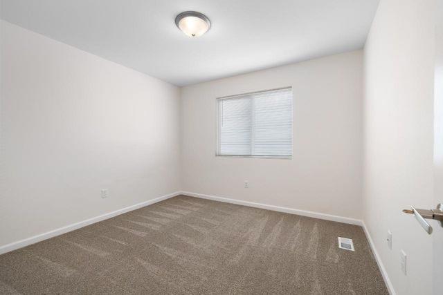 2525 Ivory St, Minot, ND 58703