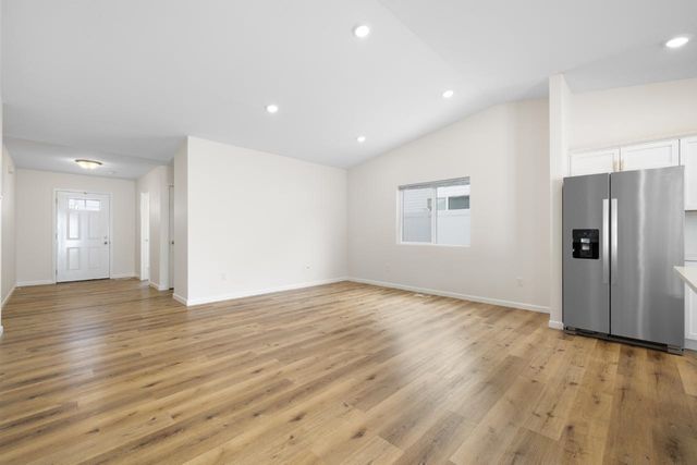 2525 Ivory St, Minot, ND 58703