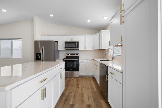 2525 Ivory St, Minot, ND 58703