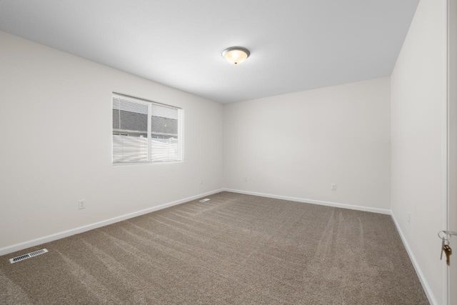 2525 Ivory St, Minot, ND 58703