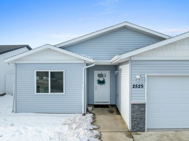 2525 Ivory St, Minot, ND 58703