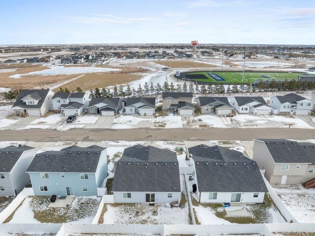 2525 Ivory St, Minot, ND 58703