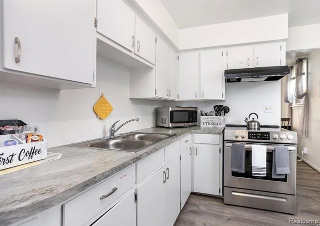 3131 Parkwood Avenue, Saginaw, MI 48601