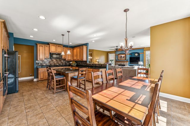 2991 Wagon Road, Elgin, IL 60124