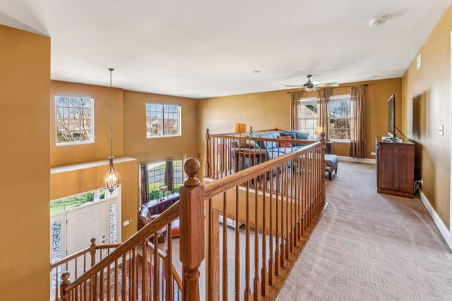 2991 Wagon Road, Elgin, IL 60124