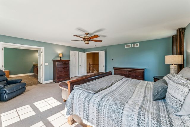 2991 Wagon Road, Elgin, IL 60124