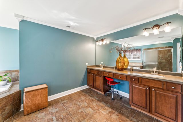 2991 Wagon Road, Elgin, IL 60124