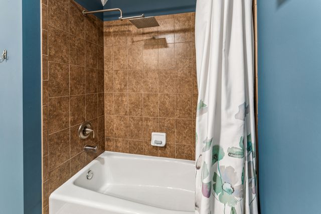 2991 Wagon Road, Elgin, IL 60124