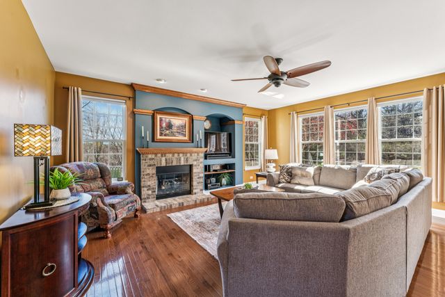 2991 Wagon Road, Elgin, IL 60124