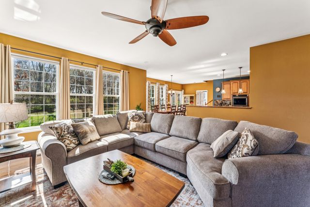 2991 Wagon Road, Elgin, IL 60124