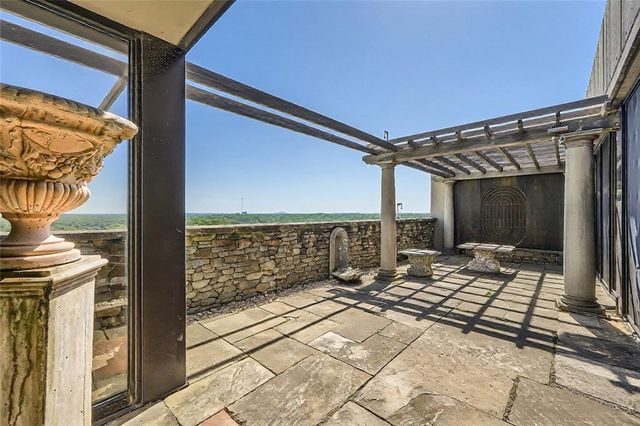 147 15th NE Street 16C, Atlanta, GA 30309