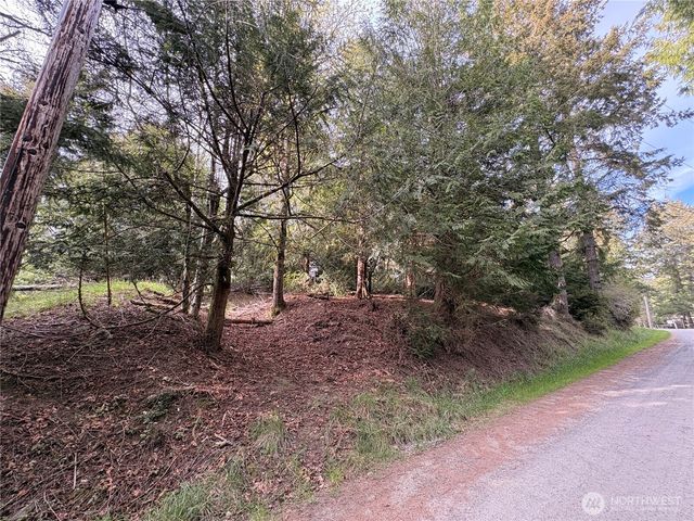 730 E Madrona Boulevard NW, Lakebay, WA 98349