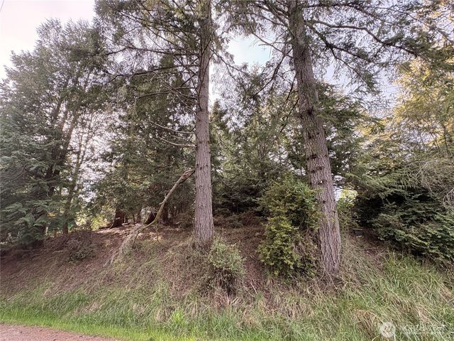 730 E Madrona Boulevard NW, Lakebay, WA 98349