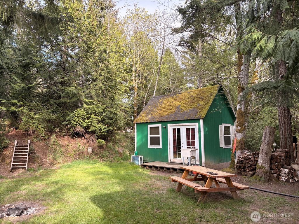 730 E Madrona Boulevard NW, Lakebay, WA 98349