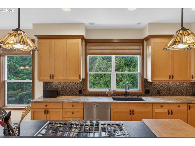 1531 Nw MORGAN Ln, Portland, OR 97229