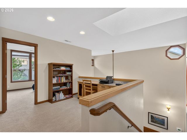 1531 Nw MORGAN Ln, Portland, OR 97229