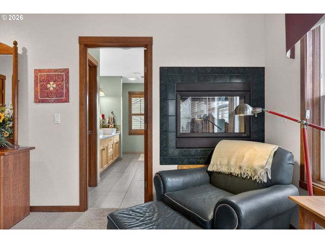 1531 Nw MORGAN Ln, Portland, OR 97229