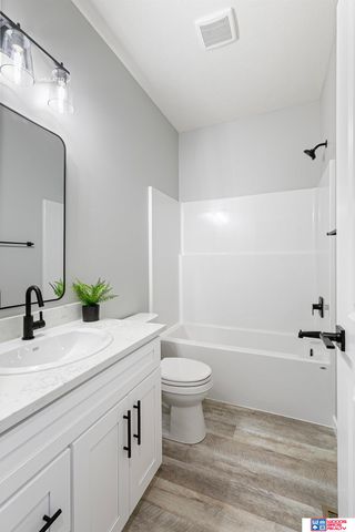 10730 Majestic Lane, Lincoln, NE 68527