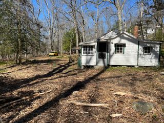 4 Columbia Road, Clinton, CT 06413
