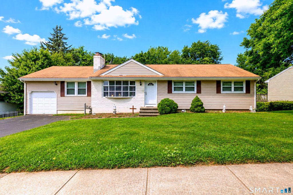 195 Emerald Place, Stratford, CT 06614