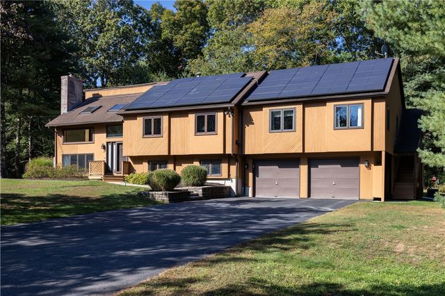 8 Robin Drive, North Kingstown, RI 02852